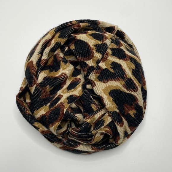 Liz Claiborne Leopard Print Infinity Scarf - Picture 1 of 3